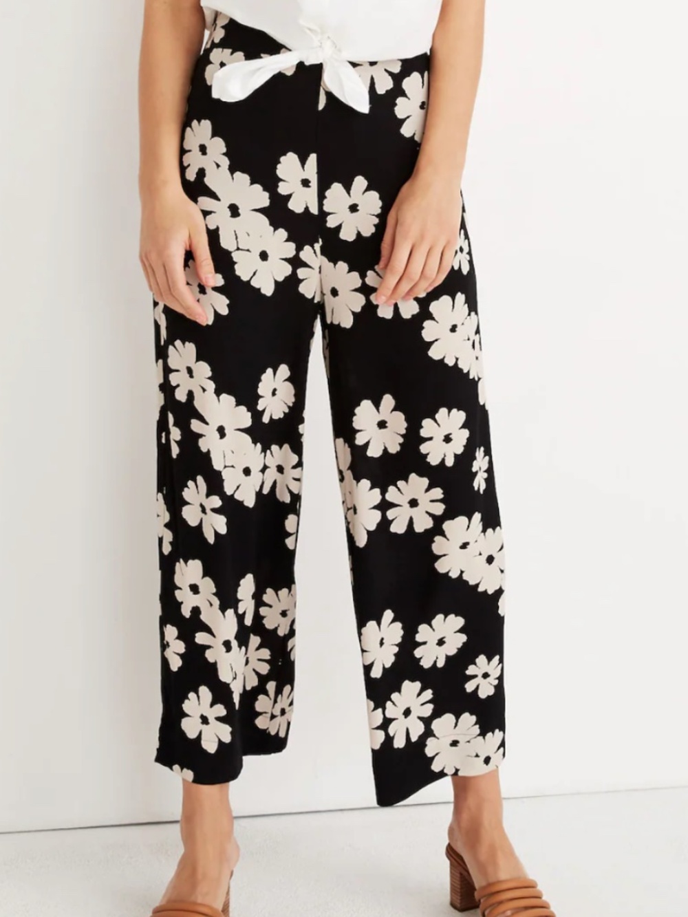 Wide-Leg Floral Print Pants in Black and Cream